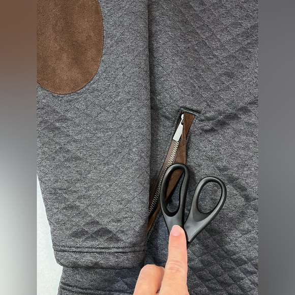 Cremieux Men’s 1/4 Zip Quilted Dark Gray Pullover. Large. - Picture 4 of 9